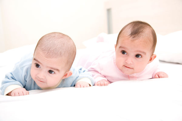 如果试管婴儿做个双胞胎,两个孩子的发育健康